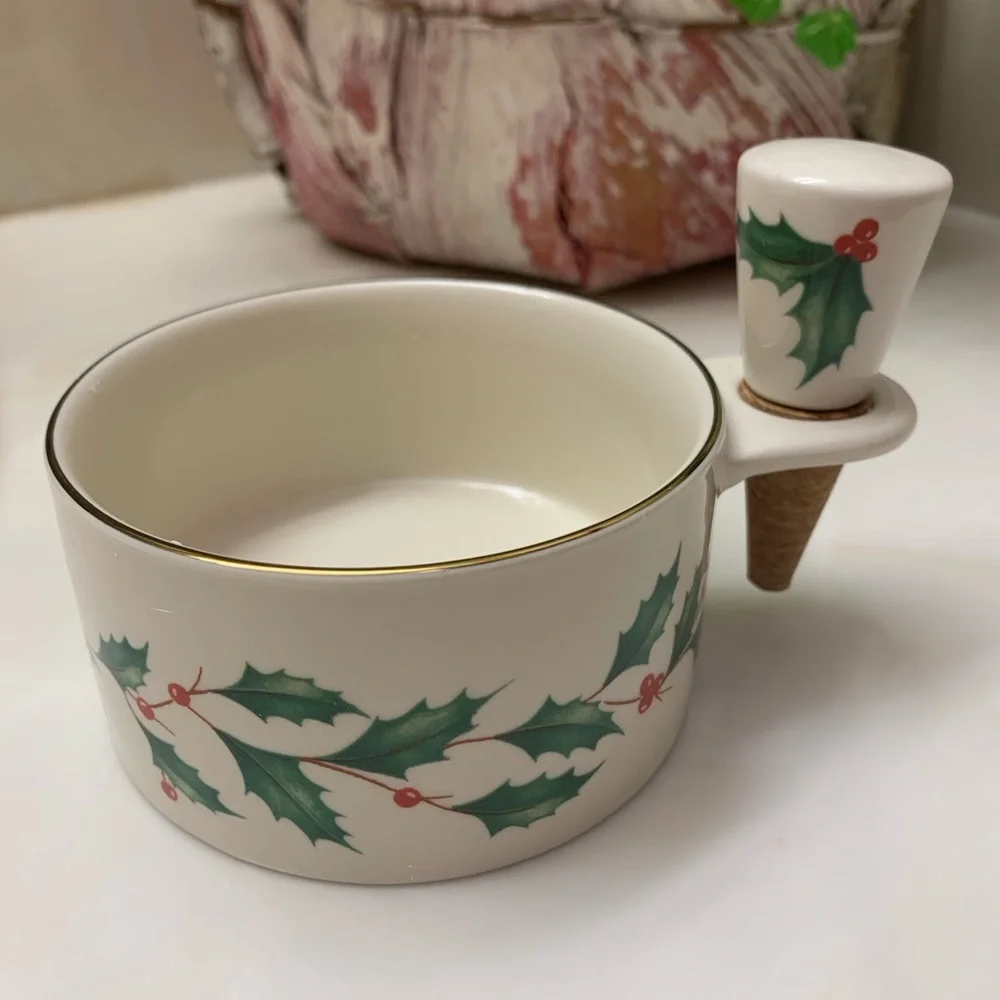 Lenox Holiday Wine Coaster & Stopper Holly and Berry Christmas Set